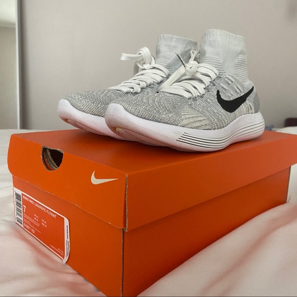 Women’s Nike Lunar Epic Flyknit - Picture 2 of 5